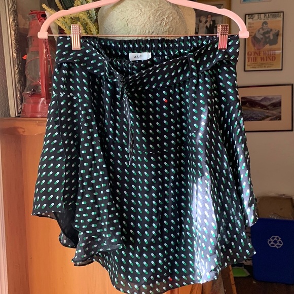 A.L.C adorable printed belted mini skirt!! Sz 6 - Picture 11 of 13